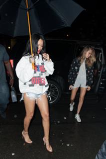 Rihanna feet photo thumbnail