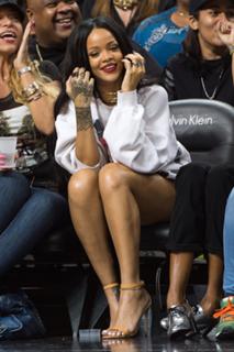 Rihanna feet photo thumbnail