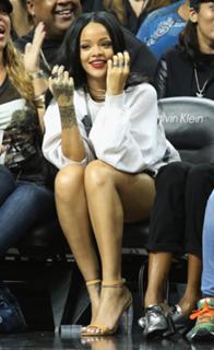 Rihanna feet photo thumbnail