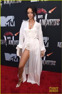 Rihanna feet photo thumbnail