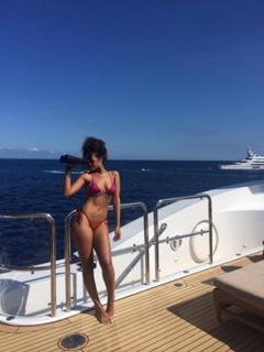 Rihanna feet photo thumbnail
