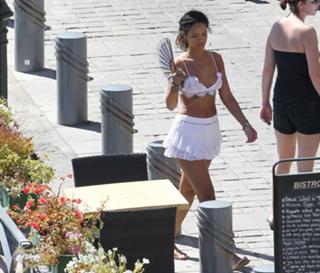 Rihanna feet photo thumbnail