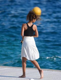 Rihanna feet photo thumbnail