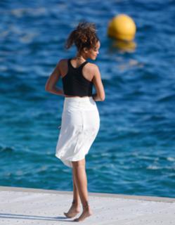 Rihanna feet photo thumbnail