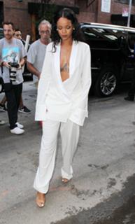 Rihanna feet photo thumbnail