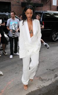 Rihanna feet photo thumbnail