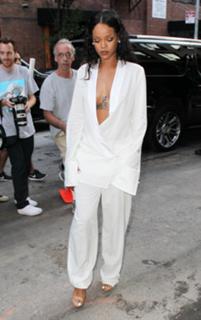 Rihanna feet photo thumbnail