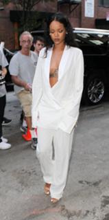 Rihanna feet photo thumbnail
