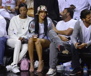 Rihanna feet photo thumbnail