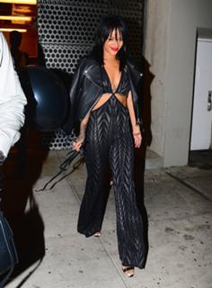 Rihanna feet photo thumbnail