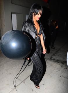 Rihanna feet photo thumbnail