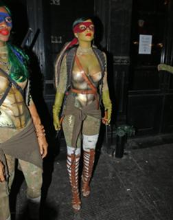 Rihanna feet photo thumbnail