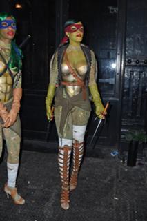 Rihanna feet photo thumbnail