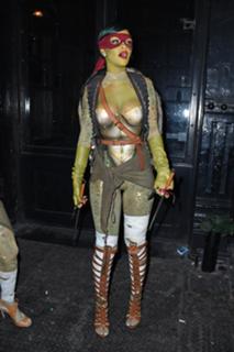 Rihanna feet photo thumbnail