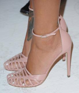 Rihanna feet photo thumbnail