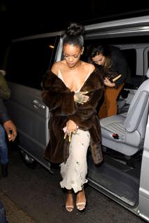 Rihanna feet photo thumbnail