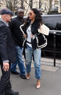 Rihanna feet photo thumbnail