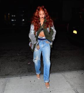 Rihanna feet photo thumbnail