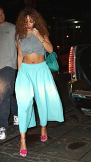 Rihanna feet photo thumbnail