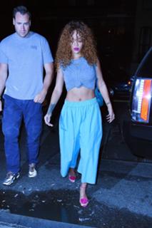 Rihanna feet photo thumbnail