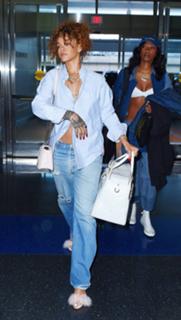 Rihanna feet photo thumbnail