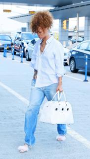 Rihanna feet photo thumbnail