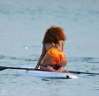 Rihanna feet photo thumbnail