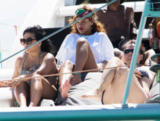 Rihanna feet photo thumbnail