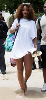 Rihanna feet photo thumbnail