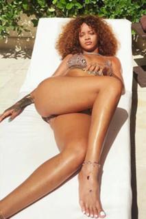 Rihanna feet photo thumbnail