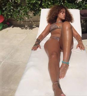 Rihanna feet photo thumbnail