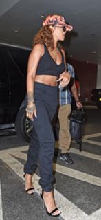 Rihanna feet photo thumbnail