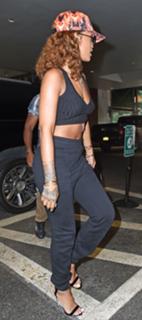 Rihanna feet photo thumbnail