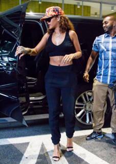 Rihanna feet photo thumbnail