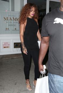 Rihanna feet photo thumbnail