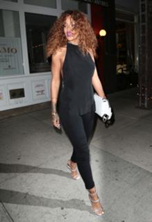 Rihanna feet photo thumbnail