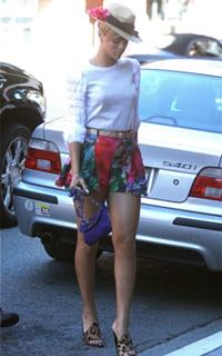 Rihanna feet photo thumbnail