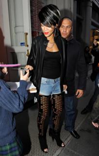 Rihanna feet photo thumbnail