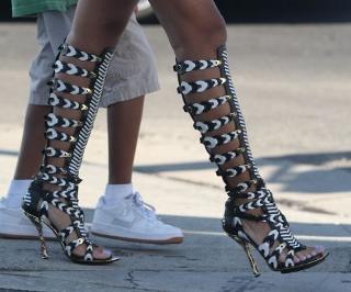 Rihanna feet photo thumbnail