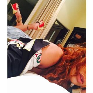 Rihanna feet photo thumbnail