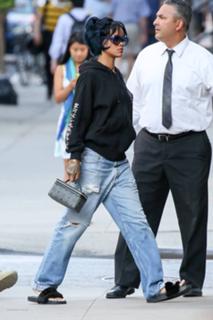Rihanna feet photo thumbnail