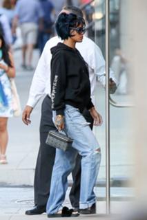 Rihanna feet photo thumbnail