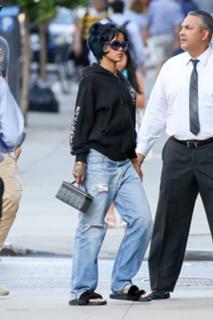 Rihanna feet photo thumbnail