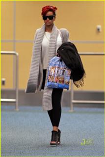 Rihanna feet photo thumbnail