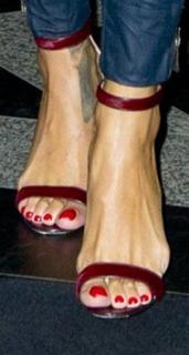 Rihanna feet photo thumbnail