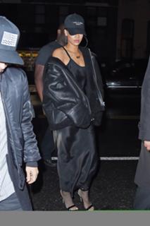 Rihanna feet photo thumbnail