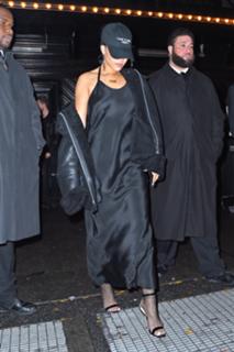 Rihanna feet photo thumbnail