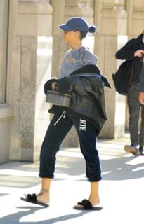 Rihanna feet photo thumbnail