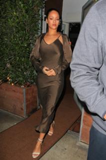 Rihanna feet photo thumbnail