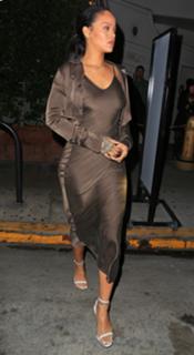 Rihanna feet photo thumbnail